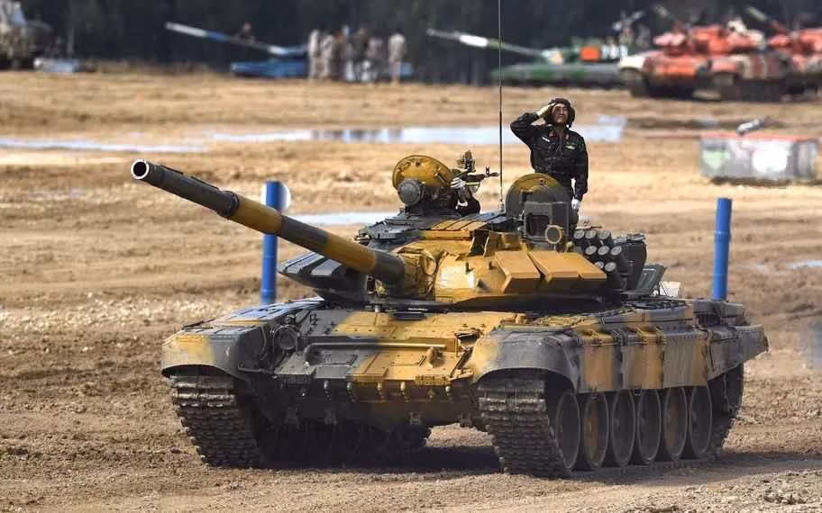 Điều này khiến cho các màn khai hoả của xe tăng T-72B3 tại Tank Biathlon diễn ra hết sức gay cấn, đặc biệt là vòng thi vừa di chuyển vừa khai hoả - một khoa mục quá khó với moi xạ thủ xe tăng gạo cội.