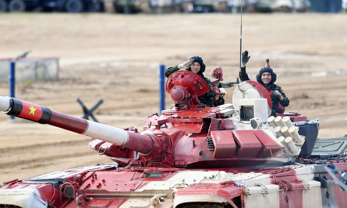 Bằng chứng là khi so với những dòng xe tăng chủ lực do Mỹ và NATO sản xuất cùng thời, xe tăng T-72 nguyên gốc của Liên Xô nhỏ hơn, nhẹ hơn nhưng động cơ lại mạnh mẽ hơn.