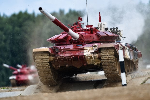 Còn nhớ ở giải thi đấu Tank Biathlon 2020, đội tuyển xe tăng Việt Nam đã điều khiển chiếc xe tăng T-72B3 di chuyển với tốc độ tối đa được ghi nhận lên tới 72 km/h - vượt qua tốc độ giới hạn tối đa cho phép theo lý thuyết của chiếc xe tăng T-72B3 là 68 km/h.