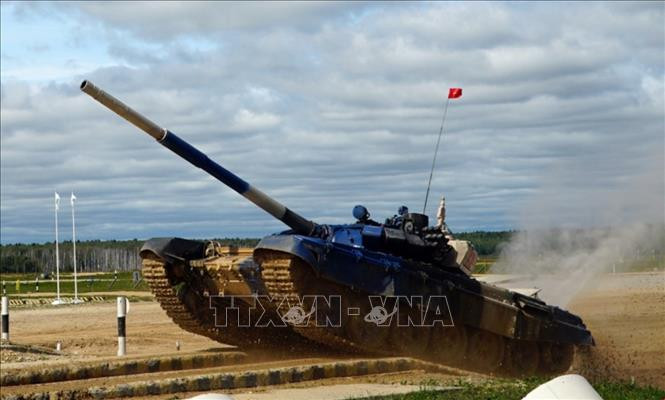 Tuy nhiên, để nhấn mạnh vào khả năng của các kíp chiến đấu, ban tổ chức Tank Biathlon từ lâu đã cấm các đội thi đấu sử dụng hệ thống hoả lực tự động, buộc các đội tham gia phải nhắm bắn một cách thủ công.