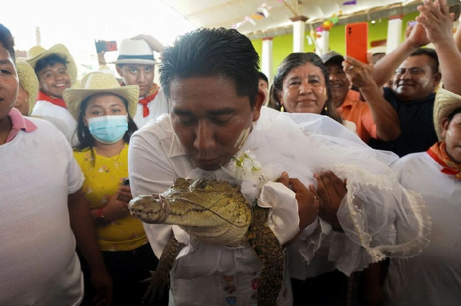 Dam cuoi voi ca sau khien moi nguoi gay soc