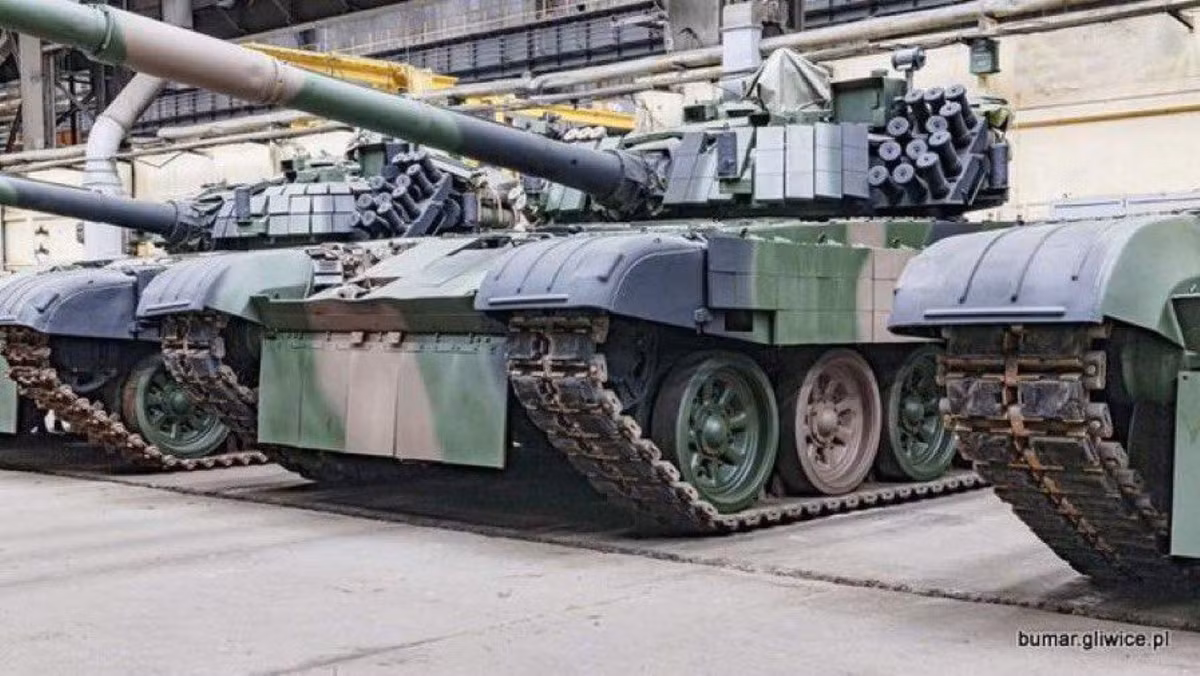 Nếu tính cả 200 xe tăng T-72M1 mà Ba Lan đã chuyển giao trước đó, Warsaw sẽ cung cấp cho Ukraine tới hơn 400 chiến xa các loại, tương đương 40% lực lượng thiết giáp của mình.