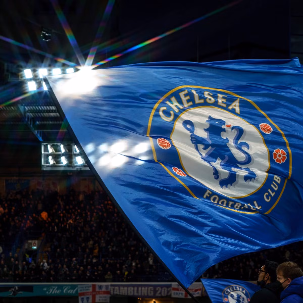 Nhà tài phiệt Nga ông Roman Abramovich, chủ sở hữu câu lạc bộ bóng đá Chelsea nổi tiếng vừa xác nhận, đang rao bán đội bóng này.