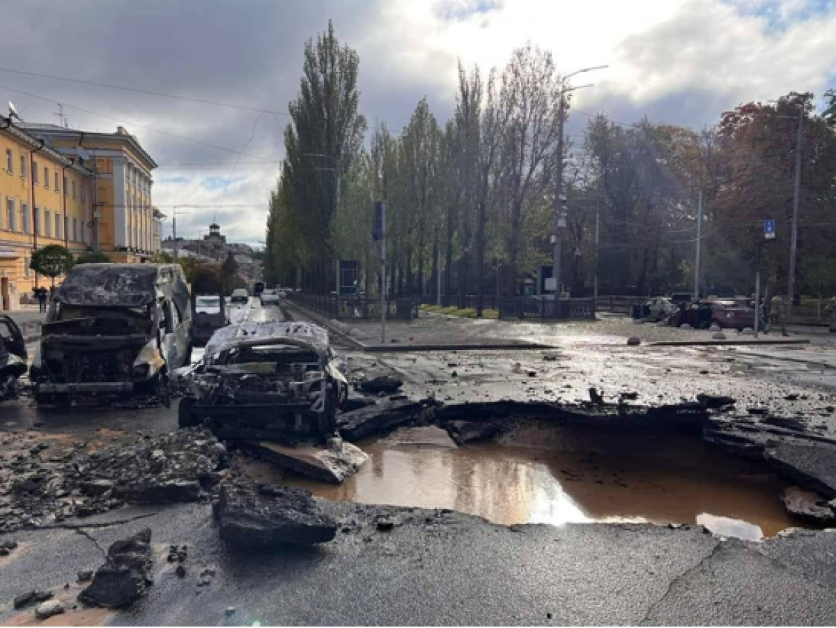 Trong khi đó, phía Ukraine đã tổ chức họp khẩn vào ngay 23/11, cáo buộc Nga phóng hàng chục tên lửa trong cùng một ngày, nhắm vào cơ sở hạ tầng của nước này.