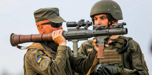 "Súng chống tăng PSRL-1 được Mỹ bán cho Ukraine là bản sao trái phép từ dòng RPG-7 của Nga và không đáp ứng được tiêu chuẩn sản xuất. Loại vũ khí này sẽ không thể hiện được toàn bộ tính năng như quảng cáo", nguồn tin giấu tên trong ngành công nghiệp quốc phòng Nga cho biết.