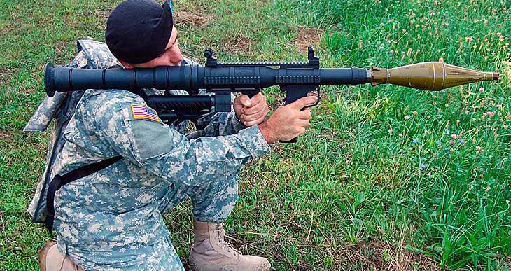 Tuy nhiên cũng có thông tin cho rằng loại súng này ban đầu được thiết kế để dùng cho lực lượng đặc nhiệm Mỹ.