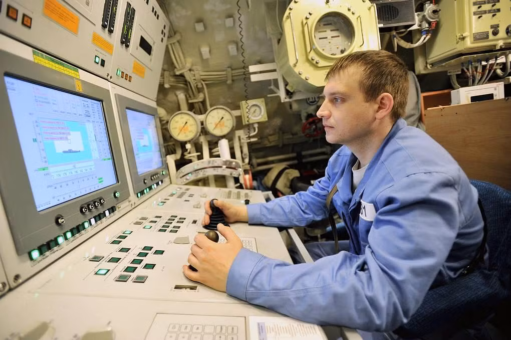 Hơn nữa, hành động trên không chỉ mang tính biểu tượng mà còn vô cùng nguy hiểm, bởi vì con tàu theo thông báo, được trang bị tới 16 tên lửa đạn đạo Bulava, mỗi tên lửa có 10 đầu đạn hạt nhân công suất lớn.