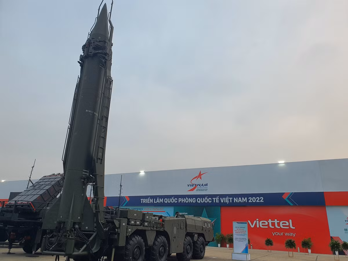 Vừa qua, tại triển lãm Quốc phòng Quốc tế Việt Nam 2022, tên lửa đạn đạo Scud là một trong những vũ khí thu hút rất nhiều sự quan tâm của khách thăm quan. Ảnh: Minh An.