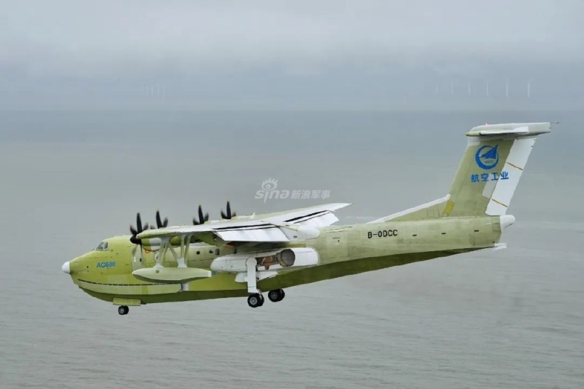 Dù không có nhiều tính ứng dụng trong quân sự, tuy nhiên thủy phi cơ vẫn rất phổ biến trong lĩnh vực dân sự, nhất là khi nó có thể tiếp cận tới những khu vực hẻo lánh, không có đường băng tiêu chuẩn.