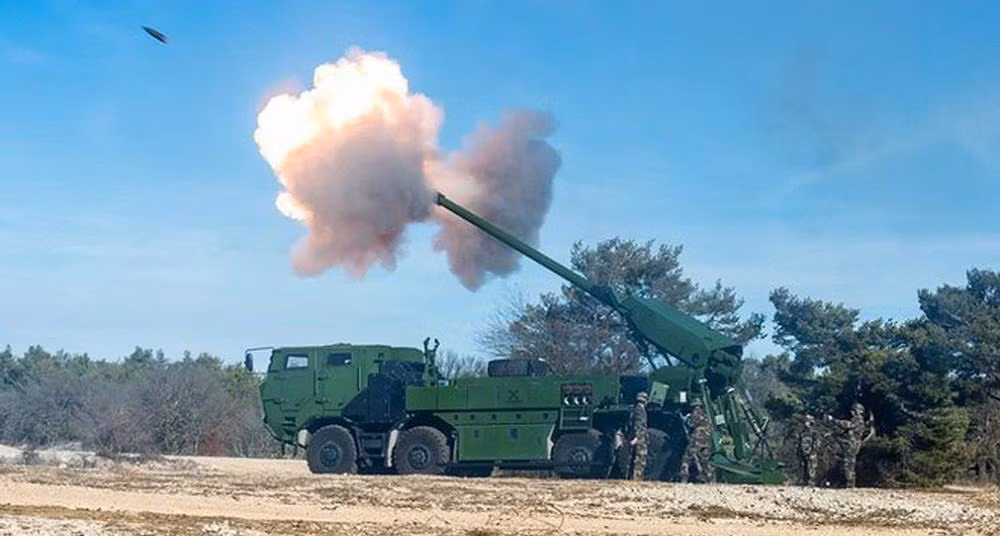 Về mặt động lực, khung gầm xe tải Renault Sherpa 5 6x6 sử dụng động cơ EURO 4 6 xi lanh cung cấp 240 mã lực ở 2.300 vòng/ phút.