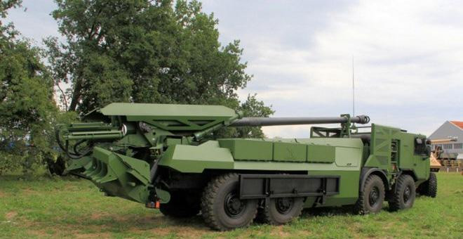 Có một hệ thống điều chỉnh áp suất lốp được lắp tên xe giúp chỉnh áp suất lốp cho phù hợp với địa hình. Tùy theo yêu cầu của khách hàng mà pháo có thể trang bị các loại khung gầm cơ sơ khác nhau.