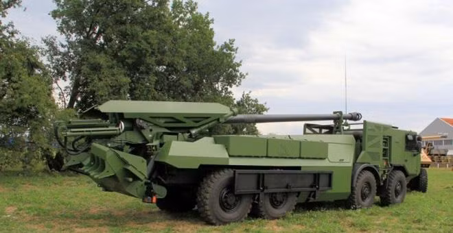 Có một hệ thống điều chỉnh áp suất lốp được lắp tên xe giúp chỉnh áp suất lốp cho phù hợp với địa hình. Tùy theo yêu cầu của khách hàng mà pháo có thể trang bị các loại khung gầm cơ sơ khác nhau.