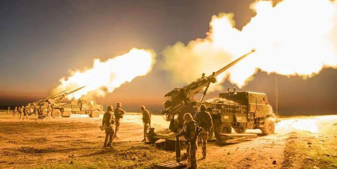 Về hỏa lực, CAESAR dùng lựu pháo cỡ nòng 155mm L52, bắn với tốc độ 6-8 phát/phút, có thể bắn loạt 3 phát trong 18 giây.