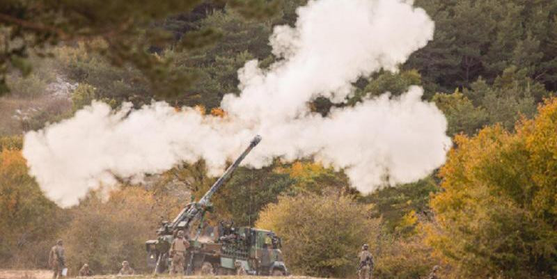 Theo Army Recognition, trước đó quân đội Mỹ đã thử nghiệm pháo tự hành CAESAR, chúng có thể được đặt mua để tăng thêm uy lực khi mà lục quân nước này vẫn đang sử dụng lựu pháo kéo M777A2.