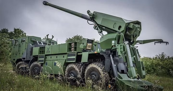 Góc nâng pháo từ -3 độ đến +66 độ và góc phương vị của pháo là -17 độ đến +17 độ. Thời gian triển khai/ thu hồi là khoảng 1 phút.