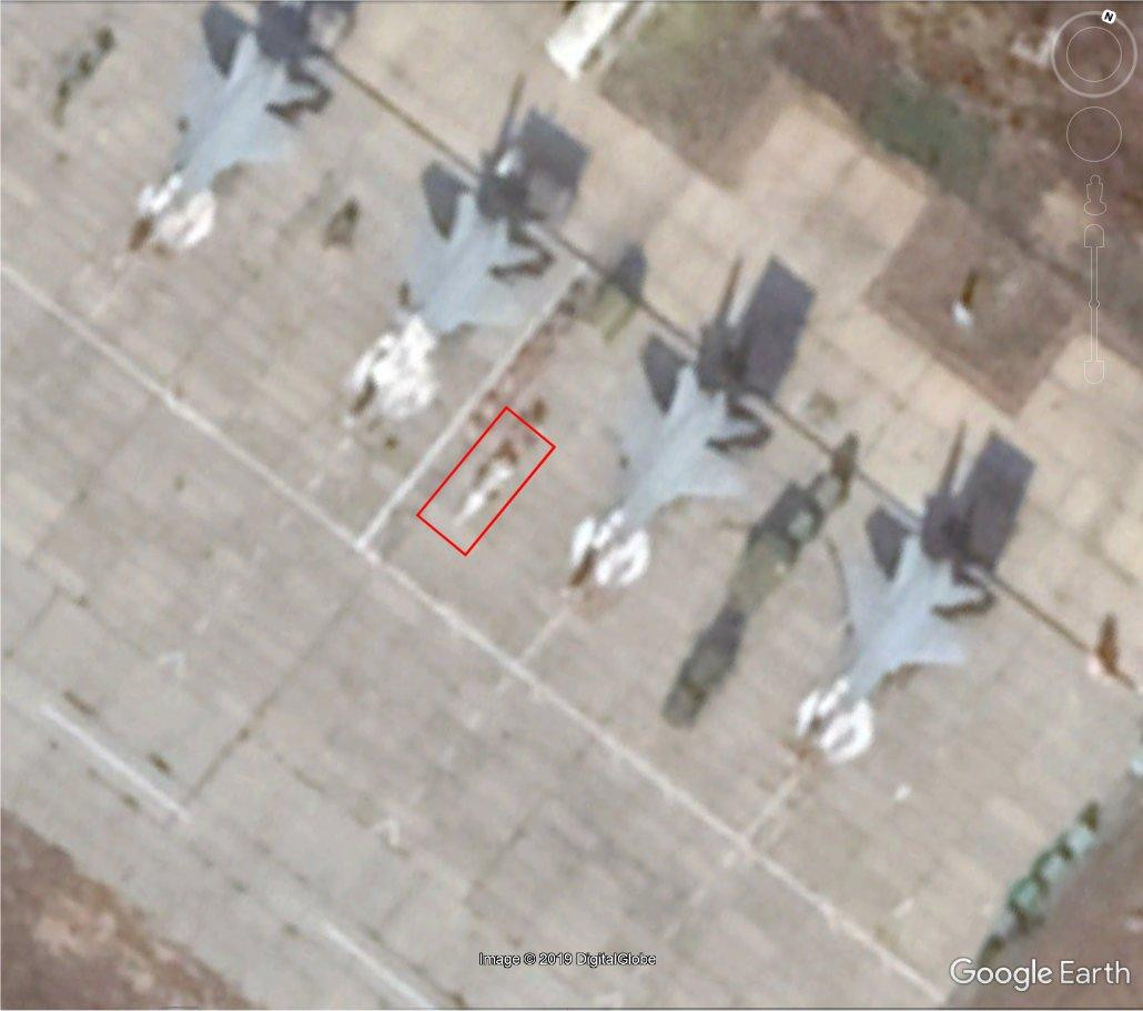 Tác giả bài báo, nhà quan sát quân sự Sebastien Roblin phân tích một đoạn video xuất hiện gần đây trên mạng xã hội, trong đó xuất hiện một máy bay chiến đấu MiG-31K của Nga được cho là đang hạ cánh xuống sân bay Chkalovsk, gần Kaliningrad.