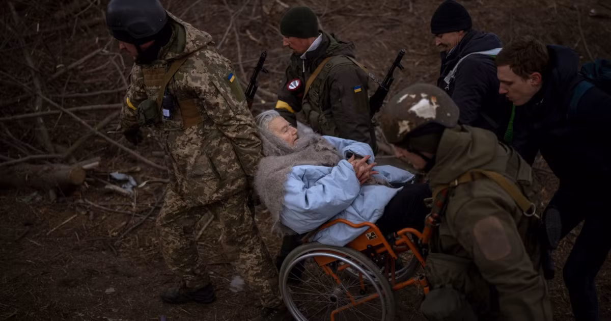 Các tổ chức quan sát cho biết, ít nhất đã có 5000 người Ukraine rời bỏ thành phố Sumy vào chiều thứ ba vừa rồi, trong đó có khoảng 1700 du học sinh.