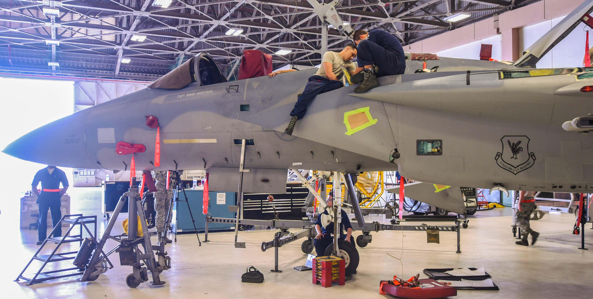 Và điều này có lẽ là một trong những lợi thế chính của nó. Bởi vì Không quân Mỹ đang sở hữu phi đội F-15 lớn nhất thế giới, cho nên việc chuyển đổi sang mẫu máy bay mới sẽ cực kỳ dễ dàng đối với họ và không cần thêm bất kỳ thay đổi nào.