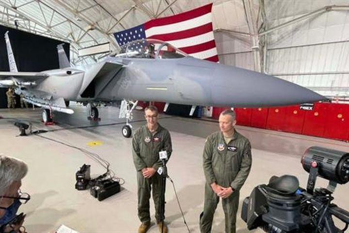 Ngay sau đó chiếc tiêm kích nói trên đã được bàn giao cho Không quân Mỹ, điều đó gây xôn xao cộng đồng chuyên gia. Xét cho cùng, theo ý kiến của họ, đay là máy bay chiến đấu thế hệ 4,5 tốt nhất ở thời điểm hiện tại.