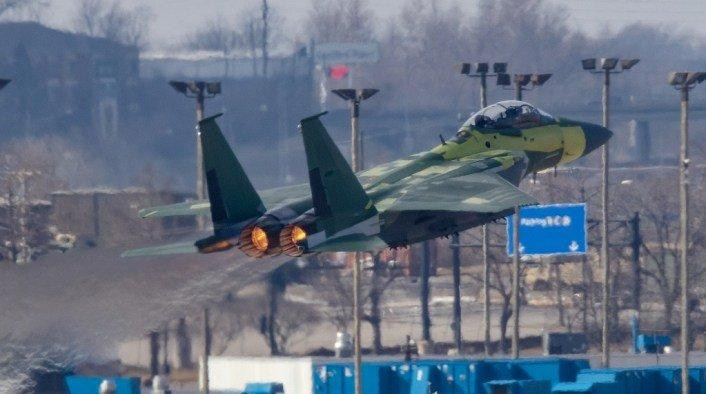 Đồng thời cần lưu ý rằng trên thực tế, máy bay chiến đấu hai chỗ ngồi thế hệ 4,5 này được cải tiến khá nhiều về hiệu suất, khiến nó có thể mang theo khối lượng bom đạn lớn hơn so với người tiền nhiệm của mình.