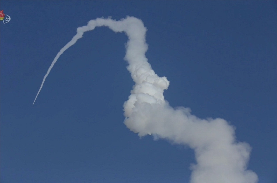 Trước đó vào hôm 14/1, Triều Tiên cũng phóng thử tên lửa đạn đạo tầm ngắn có cơ cấu phóng di động trên mặt đất, cả hai cuộc thử nghiệm đều được cho là thành công rực rỡ.