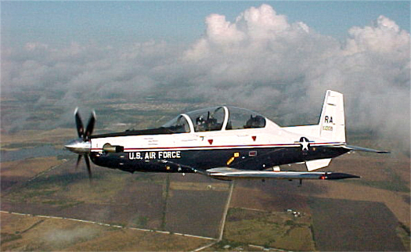 T-6 Texan II bắt đầu được thực hiện chuyện bay đầu tiên hồi năm 1998 và được đưa vào sản xuất, sử dụng vào nhiệm vụ huấn luyện cho Không quân Mỹ từ năm 2001.