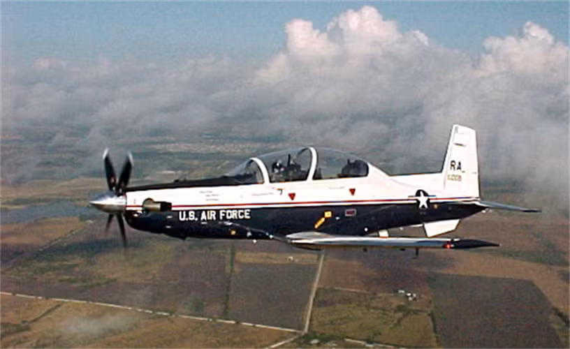 T-6 Texan II bắt đầu được thực hiện chuyện bay đầu tiên hồi năm 1998 và được đưa vào sản xuất, sử dụng vào nhiệm vụ huấn luyện cho Không quân Mỹ từ năm 2001.