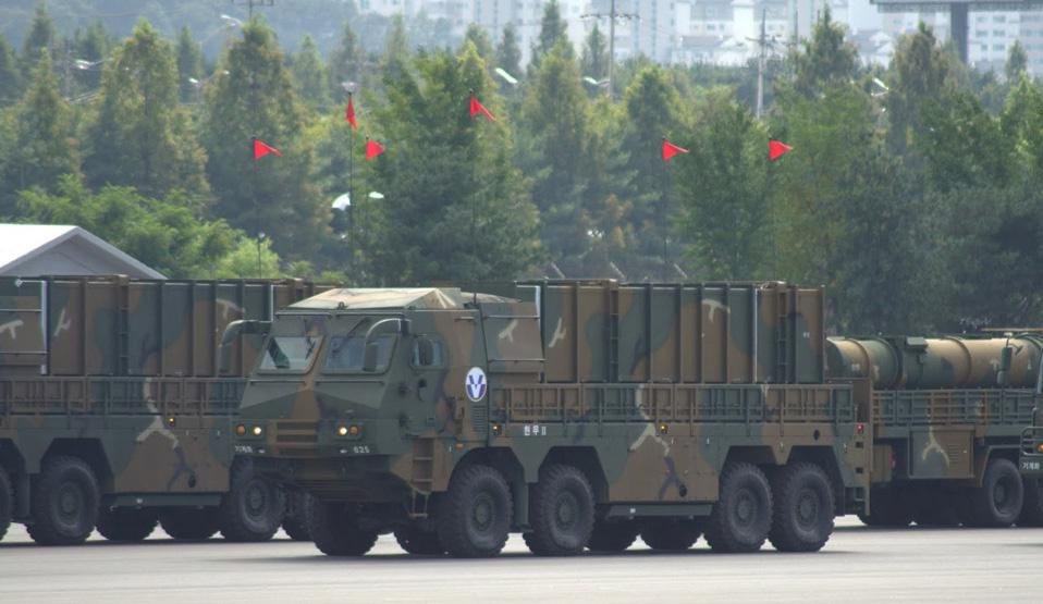 Hyunmoo-2 trang bị hệ thống định vị quán tính kết hợp dẫn đường vệ tinh GPS cho độ chính xác cao. Thậm chí, có nguồn còn cho là tên lửa này đánh trúng cả mục tiêu di động.