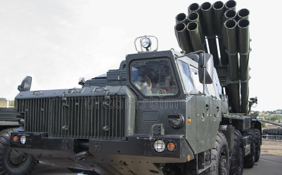 Các tổ hợp Tornado-S có nhiều phiên bản khác nhau, mỗi phiên bản có thể thay đổi kích cỡ ống phóng khác nhau, từ 122mm cho tới 300mm.