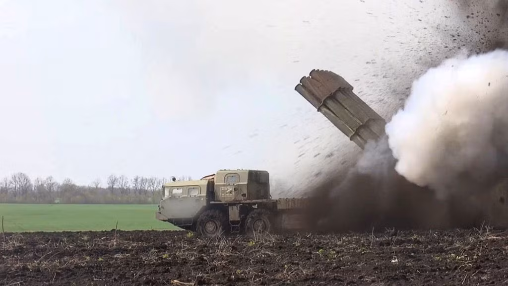 Tuy nhiên, Nga từ lâu đã được biết tới là quốc gia "khai sinh" ra pháo phản lực phóng loạt, hiện nay trong tay Moscow đang có rất nhiều tổ hợp vũ khí loại này, với ưu - nhược điểm khác nhau.
