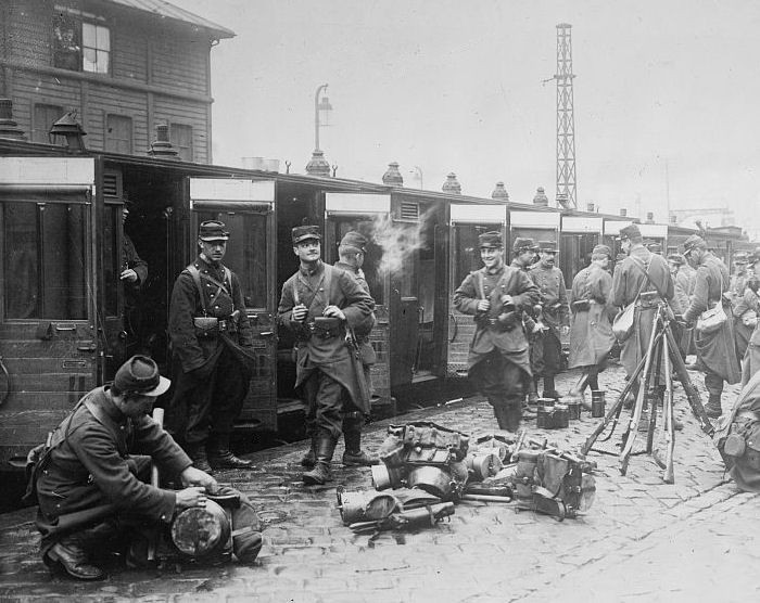 Sự ra đời của máy điện tín được cho là đã tạo tiền đề về mặt công nghệ, cho phép các đội quân phát triển mạnh về quân số, mà vẫn đảm bảo chỉ huy nắm được tình hình trên chiến trường nhanh, rõ ràng.