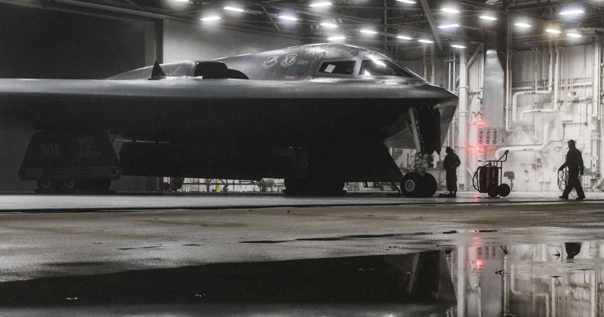 Ông Rounds cho biết, B-21 Raider sẽ sẵn sàng cho buổi lễ giới thiệu vào cuối năm nay, dự án đang diễn ra đúng thời gian và phù hợp với ngân sách. Chiếc oanh tạc cơ nói trên dự kiến sẽ thực hiện chuyến bay đầu tiên vào năm 2023.