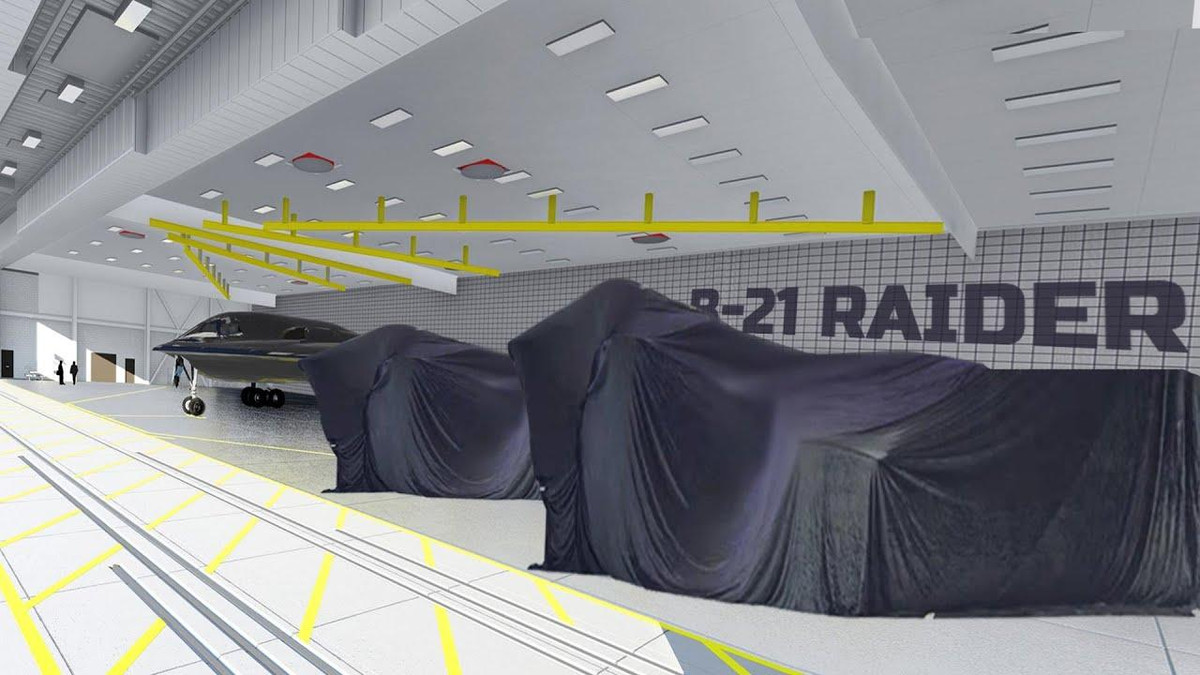 Hơn nữa, máy bay ném bom tàng hình tương lai sẽ có thể triển khai nhiều loại đạn dược tấn công trực diện, bao gồm cả bom dẫn đường hàng không lẫn tên lửa ngoài tầm phòng không điểm.