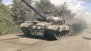 Theo thông tin được tạp chí 19fortyfive của Mỹ đăng tải, tới nay ít nhất Nga đã thiệt hại khoảng 800 xe tăng trên chiến trường Ukraine, phần lớn trong số đó là các xe tăng chủ lực từ thời Liên Xô.