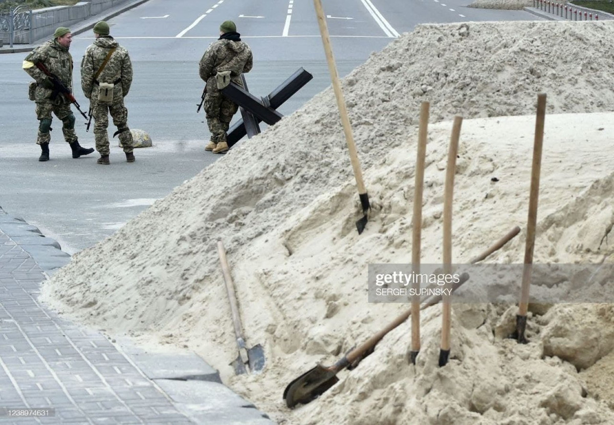 Tuy nhiên giới quan sát lại cho rằng, Nga là một quốc gia rất rộng lớn, Moscow cần nhiều quân để phòng thủ trong nội địa - hơn là đưa sang tham chiến ở Ukraine.