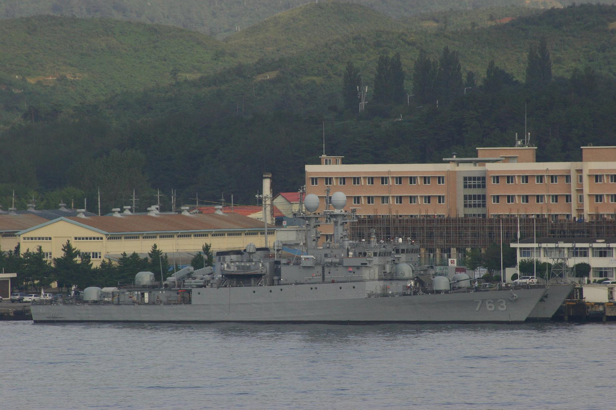 Trong khi đó, các tàu tuần tra cao tốc lớp Chamsuri đều được nhập biên Hải quân Hàn Quốc từ thập niên 80, tới nay chiếc trẻ nhất cũng đã ngoài tuổi 35.