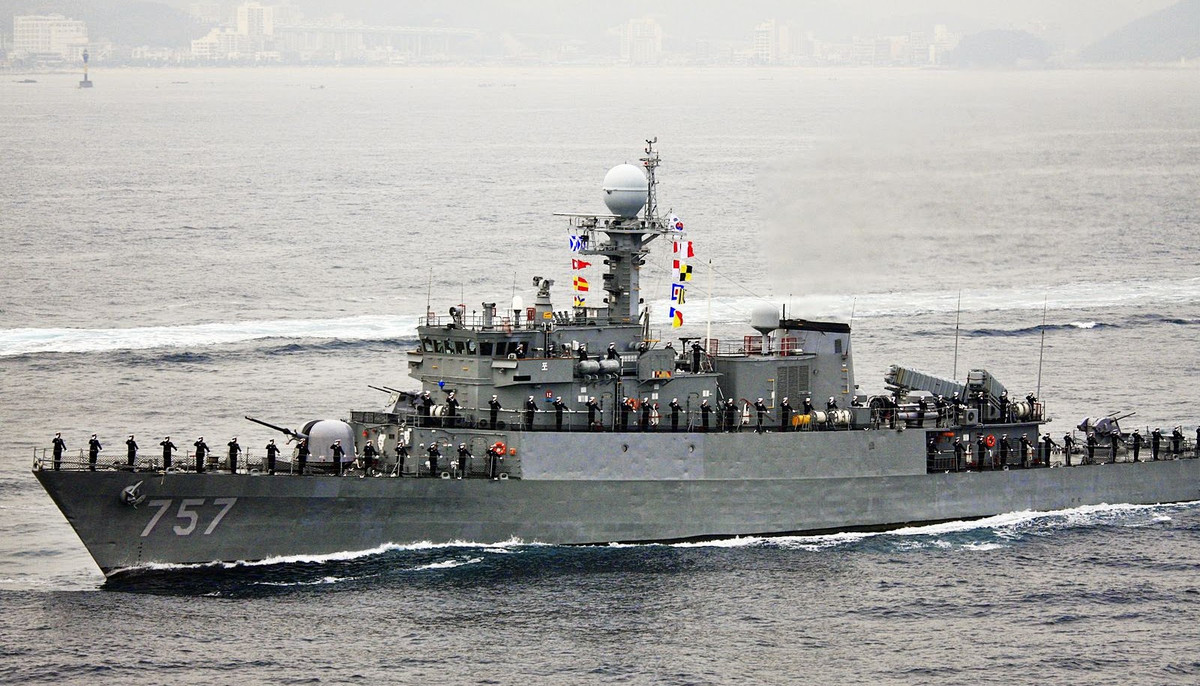 Giới quan sát cho biết, với tiềm lực kinh tế khổng lồ, kèm theo đó là ngành công nghiệp đóng tàu phát triển vượt bậc, hải quân Hàn Quốc hoàn toàn có thể trở thành "ông lớn" trong khu vực. Nguồn ảnh: Pinterest.