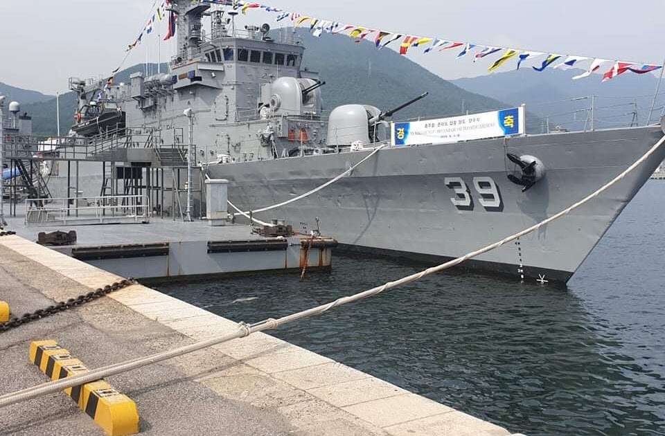 Trong những năm vừa qua, hải quân Hàn Quốc đã phát triển nhanh chóng, cho ra mắt nhiều lớp tàu chiến hiện đại, có thể kể đến một vài cái tên nổi bật như chiến hạm lớp Incheon, Daegu hay khinh hạm FFX-3.