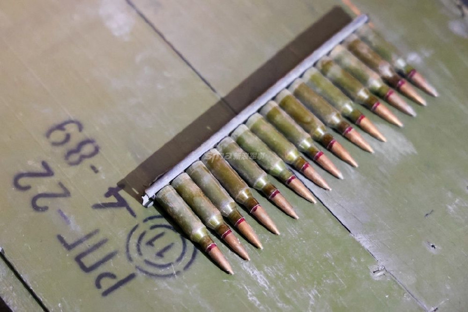 Mặc dù là cơ sở hầm ngầm kiên cố, tuy nhiên quân đội Nga đã chặt đứt toàn bộ các tuyến hậu và bao vây khu vực này.