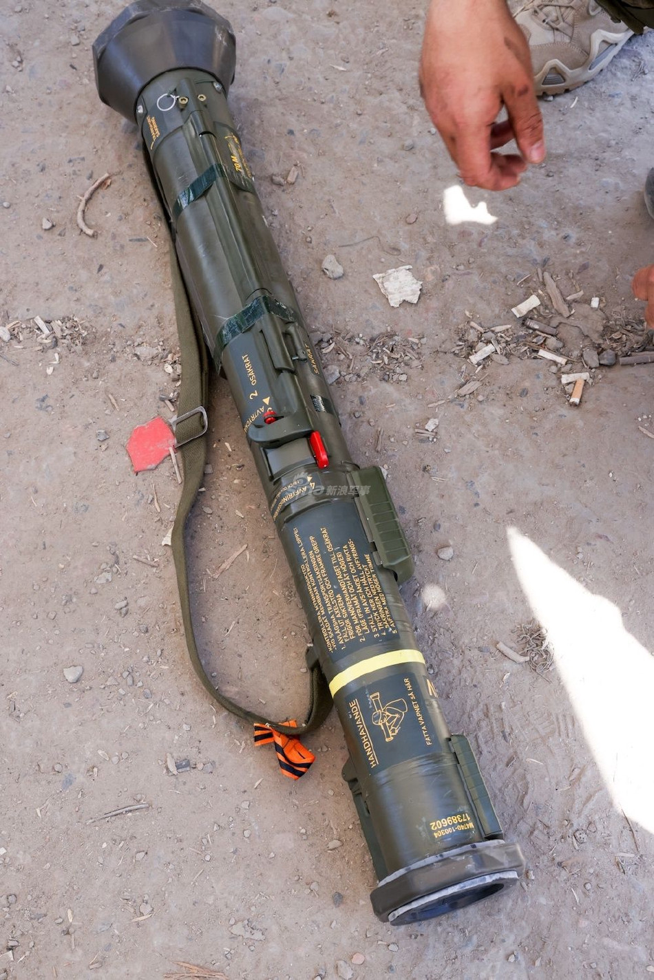 Súng chống tăng M-72 do phương Tây viện trợ cho Ukraine, được lính Nga tìm thấy bên dưới nhà máy thép Azovstal.