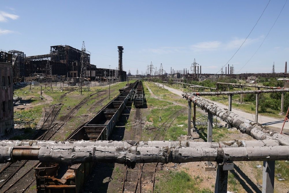 Bên trong nhà máy thép Azovstal, khung cảnh đã trở nên hoang tàn khi phải hứng chịu hỏa lực khủng khiếp từ phía Nga.