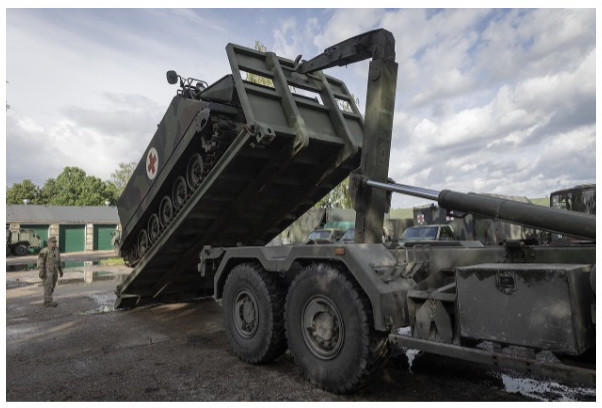 Loại xe thiết giáp chở quân này ra đời từ năm 60 của thế kỷ trước, tới nay vẫn là một trong những thứ vũ khí được nhiều quốc gia châu Âu sử dụng.