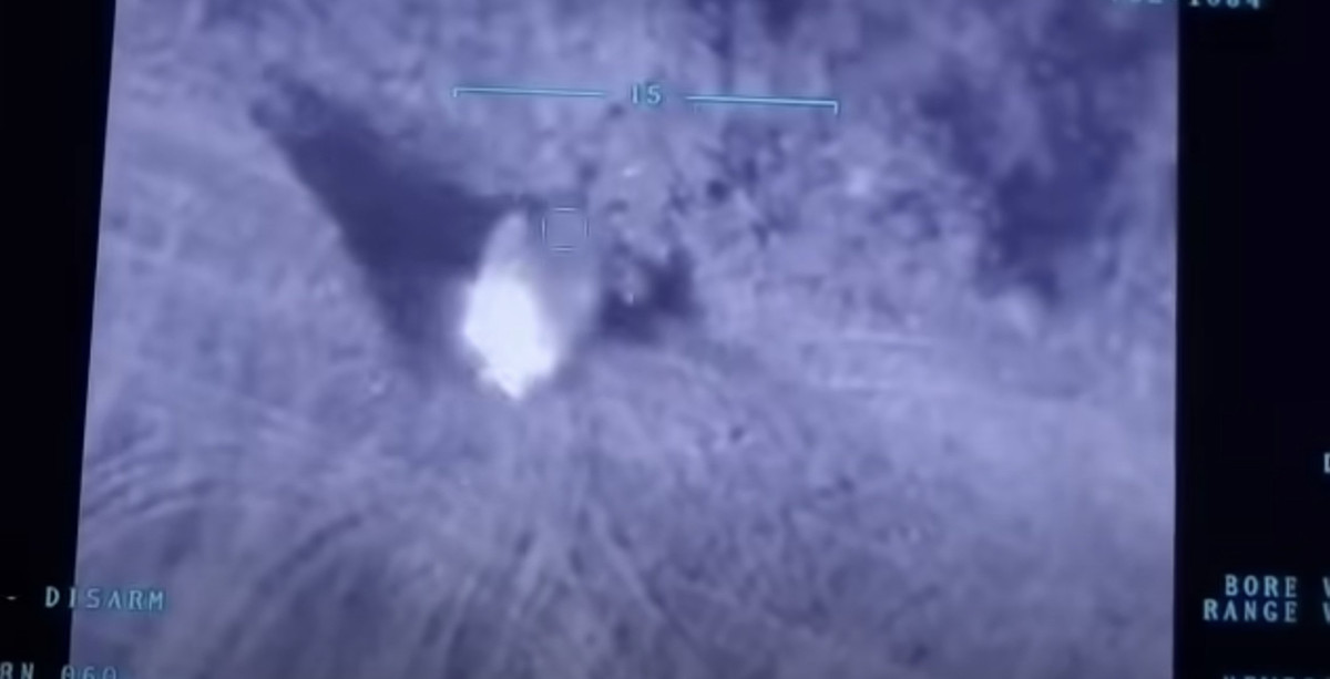 Điểm yếu duy nhất của các UAV dân sự khi sử dụng trong hoạt động quân sự, nằm ở độ ổn định khi hoạt động. Tuy nhiên, do có giá thành quá rẻ, các UAV này không nhất thiết phải tỏ ra quá bền bỉ trên chiến trường.