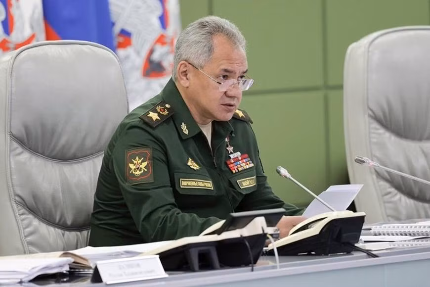 Trong bài phát biểu của mình, ông Shoigu nói rằng vũ khí siêu thanh này sẽ thay đổi cục diện chiến trường Ukraine. Với tốc độ Mach 9, Zircon được cho là có khả năng bay đến London chỉ trong 5 phút.