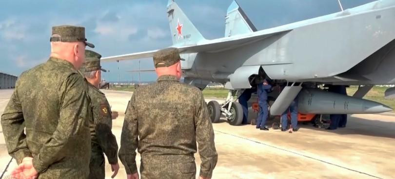 Giải pháp khả thi hơn với Nga hiện nay đó là tiếp tục sản xuất tên lửa Kh-47M2 Kinzhal, khi đây mới là vũ khí đích thực để thực hiện các cuộc tấn công trong đất liền, bởi đây thực chất là phiên bản phóng từ trên không của Iskander-M.