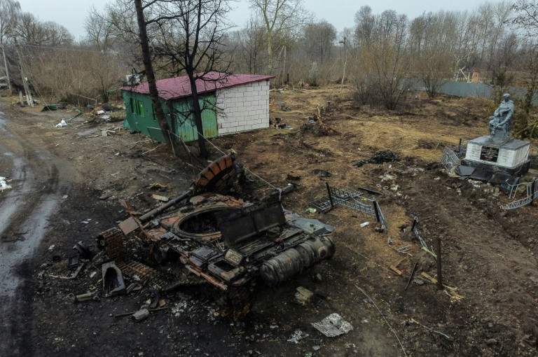 Thông thường, kíp chiến đấu sẽ chỉ có một vài giây ngắn ngủi để thoát khỏi xe tăng, trước khi kho chứa với hàng chục hoặc nhiều chục viên đạn phát nổ, khiến chiếc xe tăng bị phá hủy "từ trong ra ngoài" theo đúng nghĩa đen.