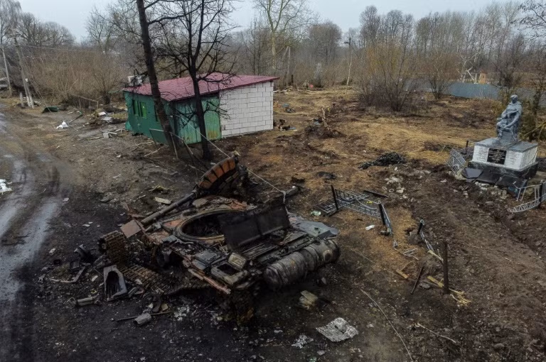 Thông thường, kíp chiến đấu sẽ chỉ có một vài giây ngắn ngủi để thoát khỏi xe tăng, trước khi kho chứa với hàng chục hoặc nhiều chục viên đạn phát nổ, khiến chiếc xe tăng bị phá hủy "từ trong ra ngoài" theo đúng nghĩa đen.