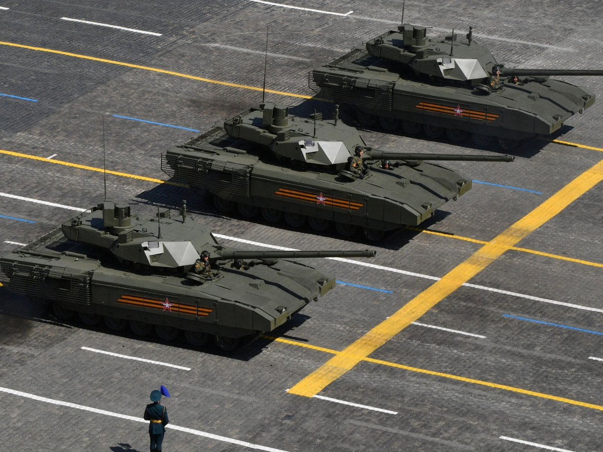 Về mặt lý thuyết, xe tăng T-14 Armata vẫn sẽ bị "thổi bay tháp pháo" như các dòng T-72 và T-90, tuy nhiên kíp chiến đấu của nó do ngồi cách ly hoàn toàn với tháp pháo và khu vực chứa đạn, vẫn có thể bình an vô sự.