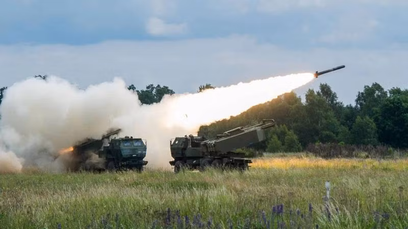 "Kiev coi các hệ thống pháo phản lực HIMARS do Mỹ sản xuất là giải pháp thay thế tốt nhất cho các hệ thống tên lửa Tochka-U từ thời Liên Xô", ông Kirill Budanov cho biết.