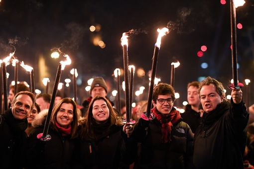 Còn tại Anh, đây cũng là lần đầu tiên sau hai năm, quốc gia này tổ chức bắn pháo hoa vào đêm giao thừa.
